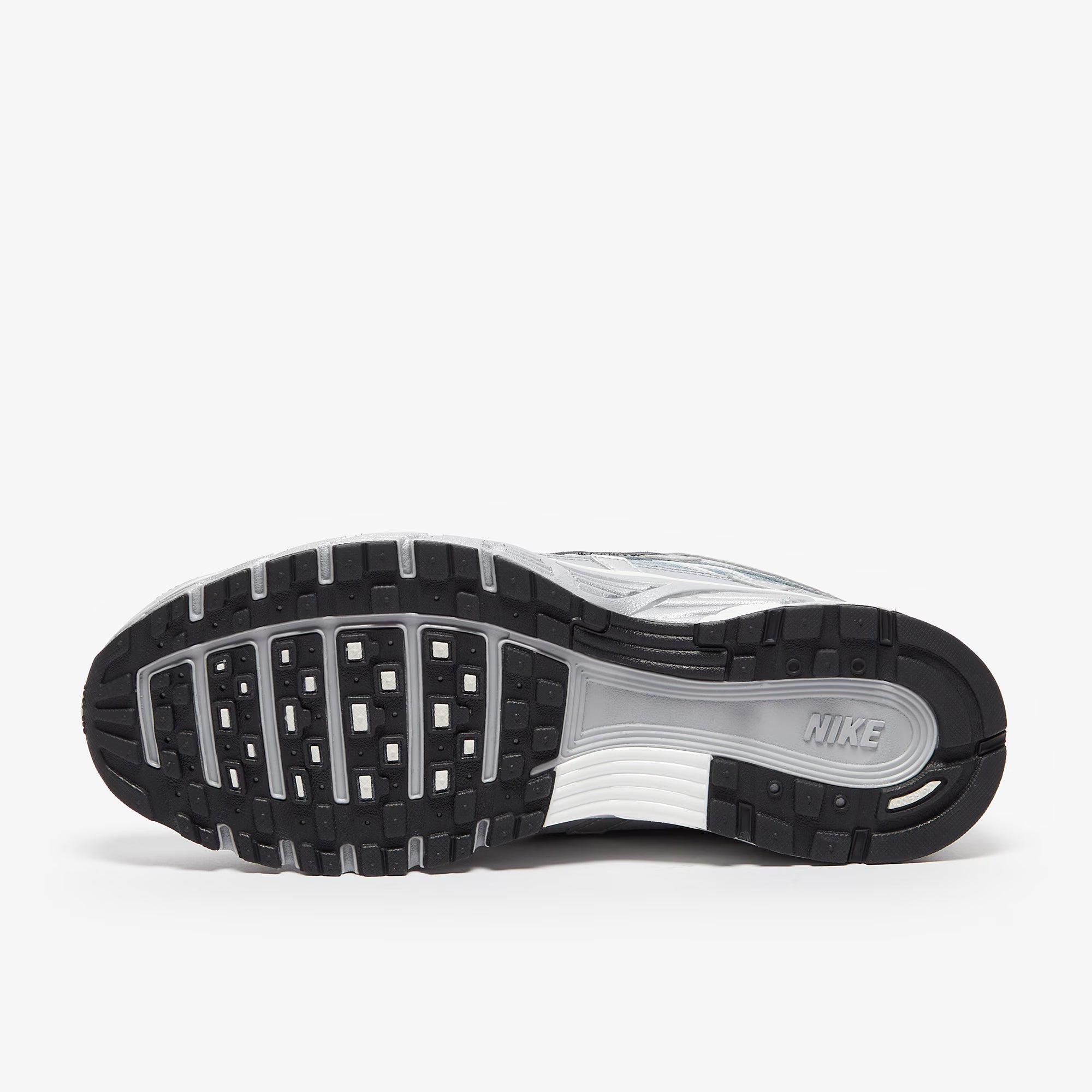 Nike P6000 Sommet En Grijs Loup