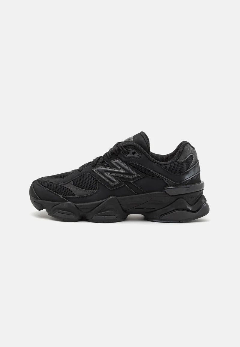 New Balance 9060 Full Zwart