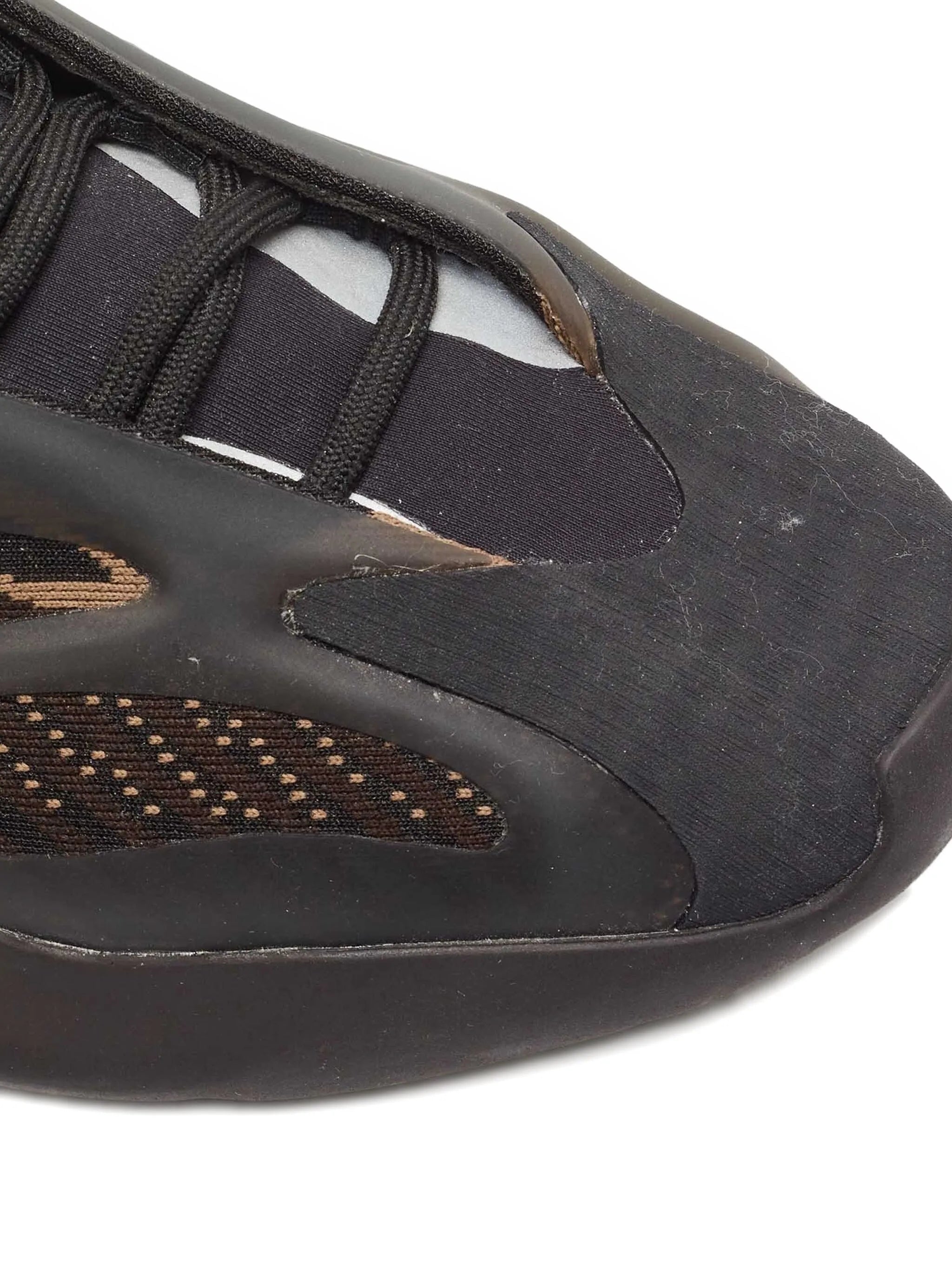 Yeezy 700 V3 Bruin donker