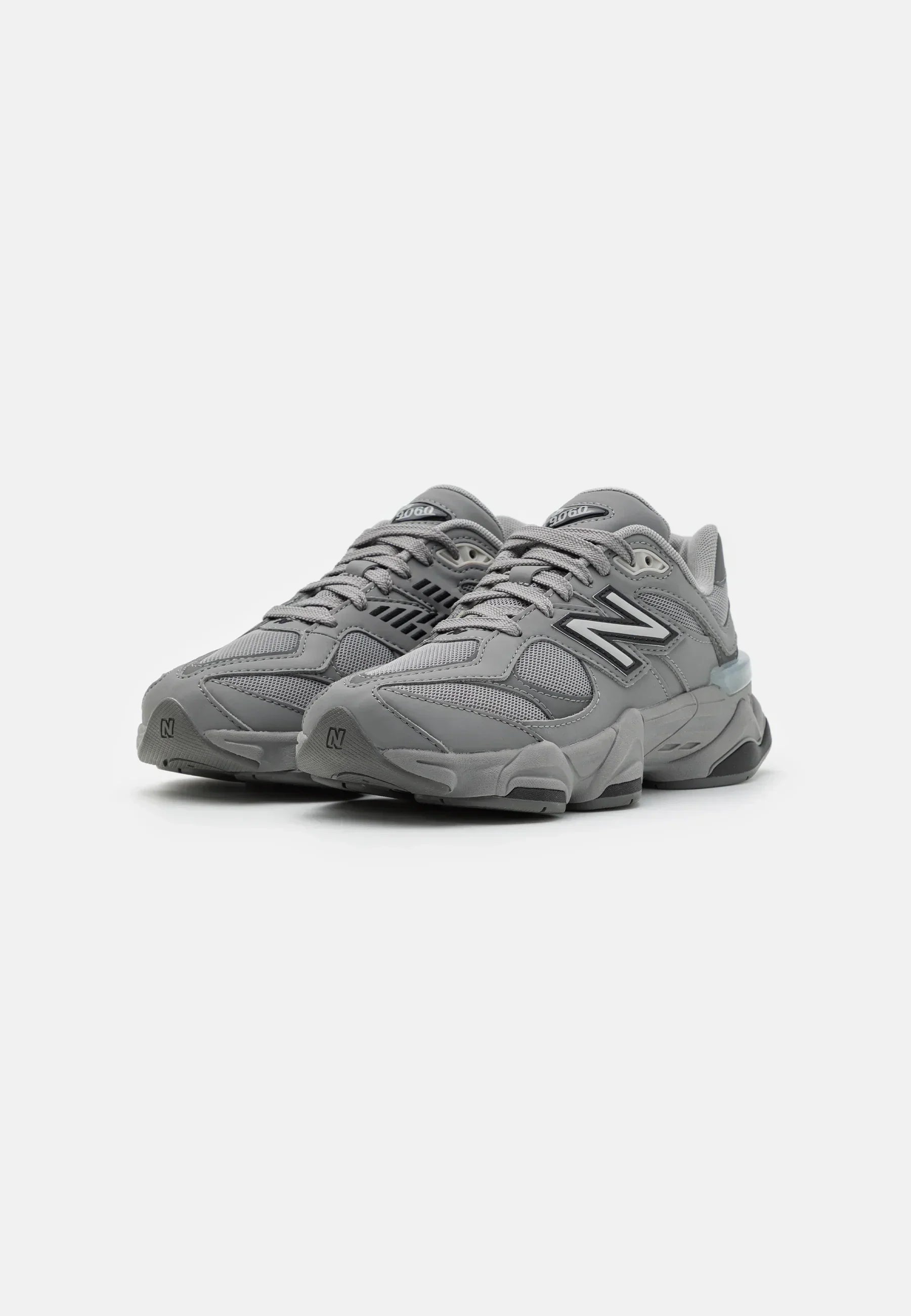 New Balance 9060 Grijs