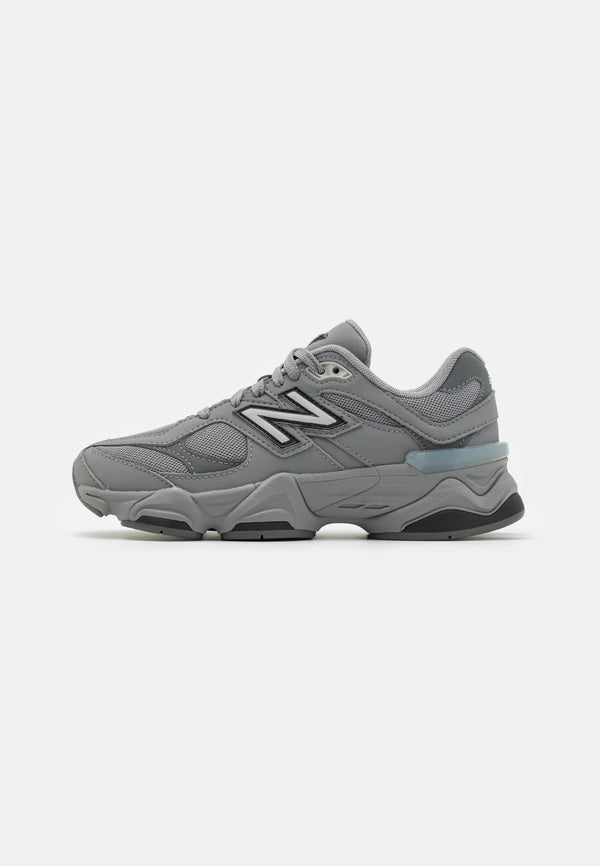 New Balance 9060 Grijs
