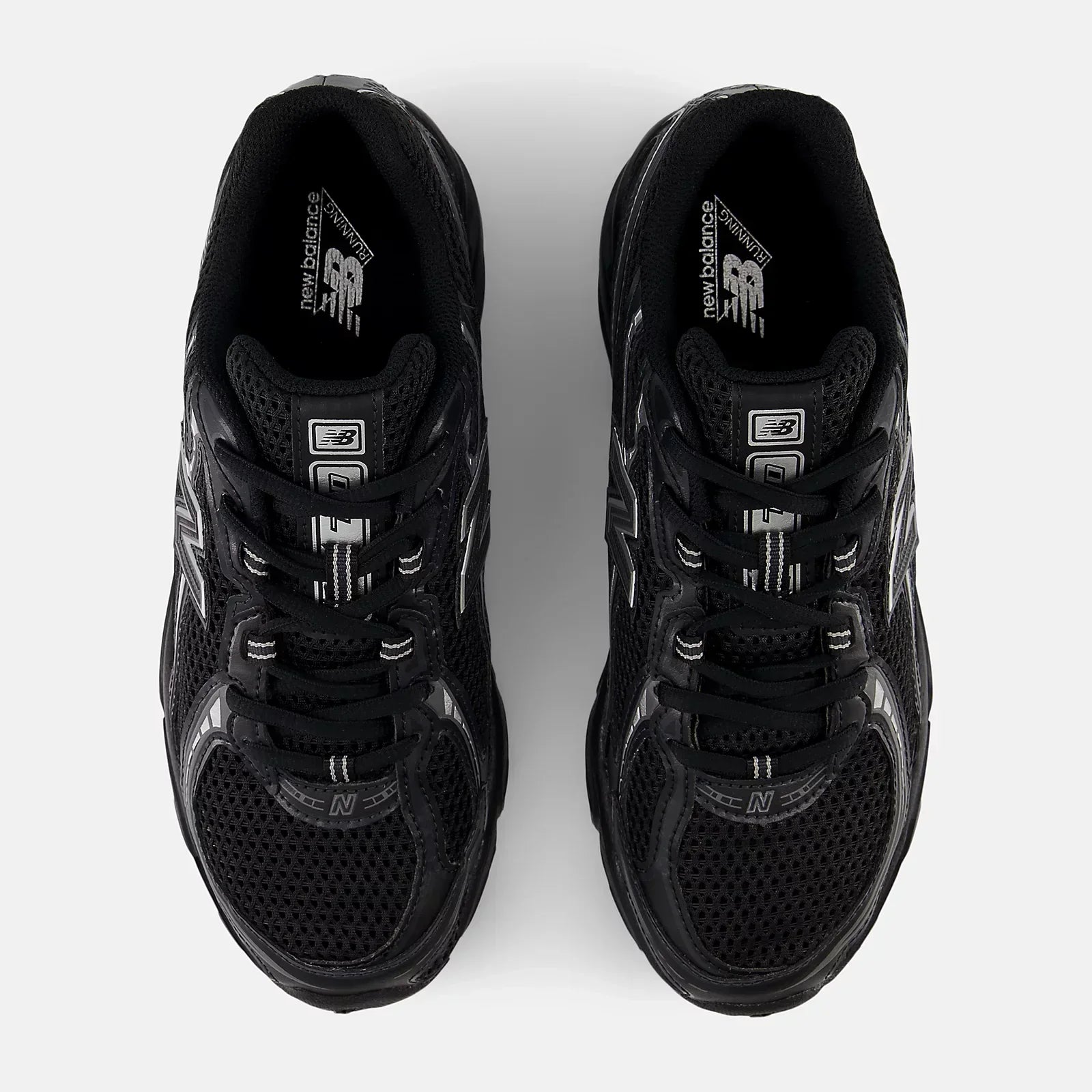New Balance 740 Zwart